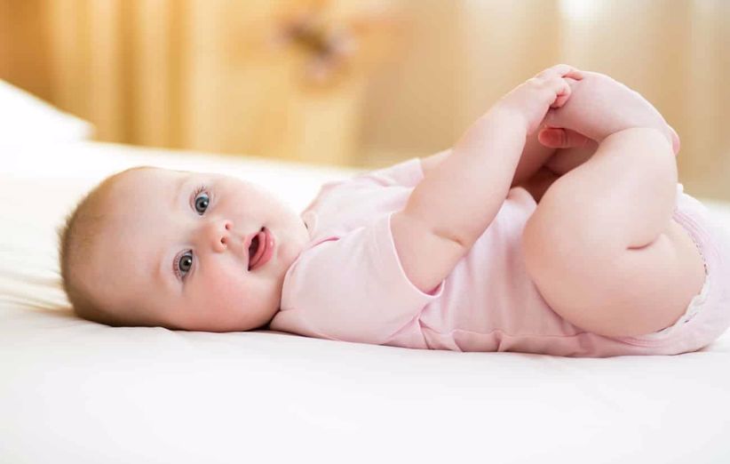 راهنمای جامع خرید لباس نوزادی: از جنس پارچه تا انتخاب مدل‌های بادی و رامپر 