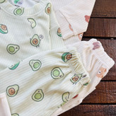 قیمت و خرید اینترنتی ست بلوز و شلوار و پیشبند نوزادی پنبه کبریتی