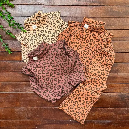 ست کراپ یقه سه سانت و شلوار بوتکات پلنگی فانریپ